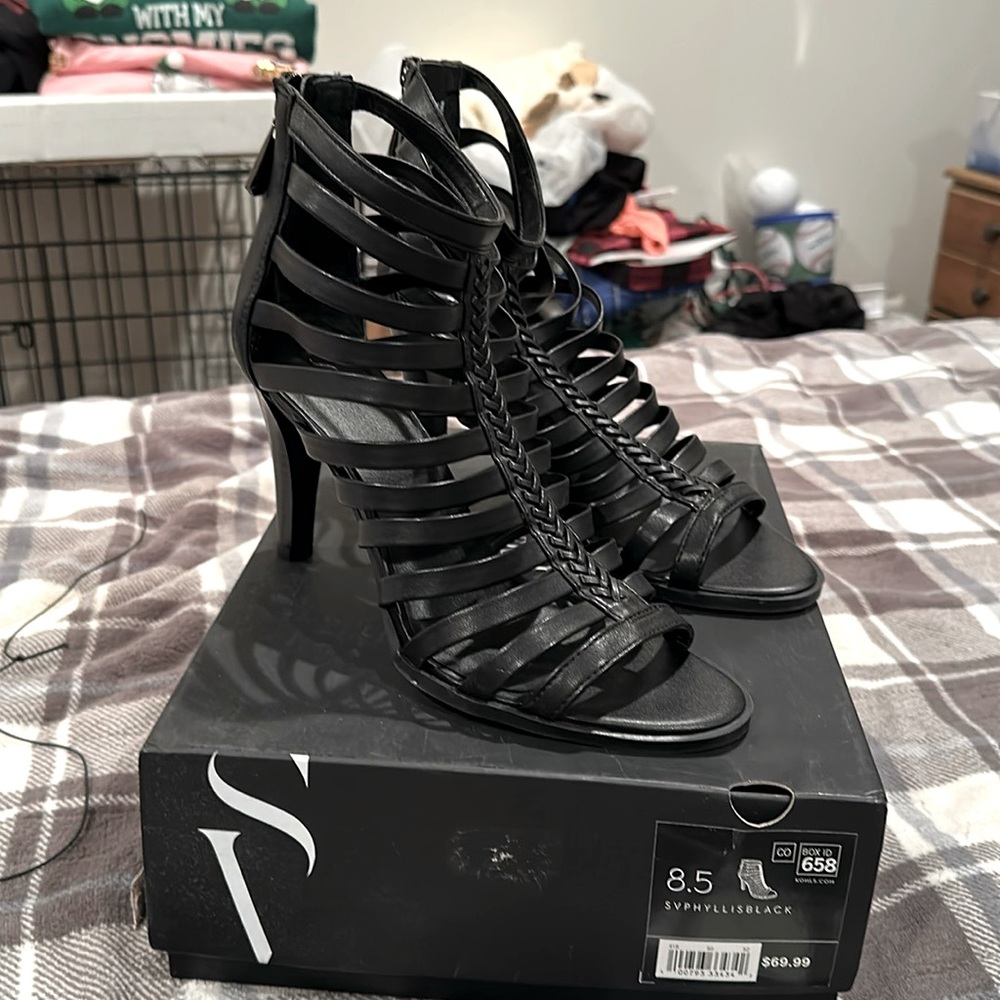 Still like new zip up heels 8.5